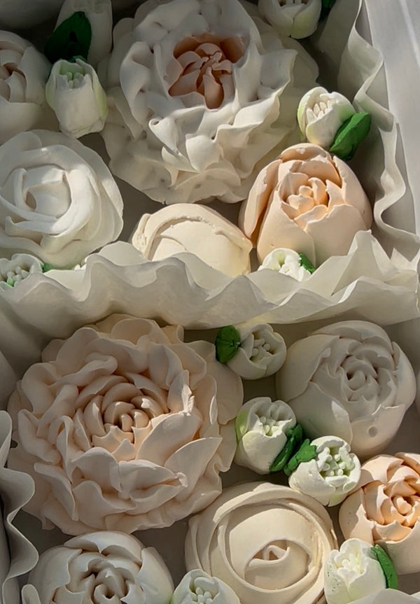 22 cream flowers set