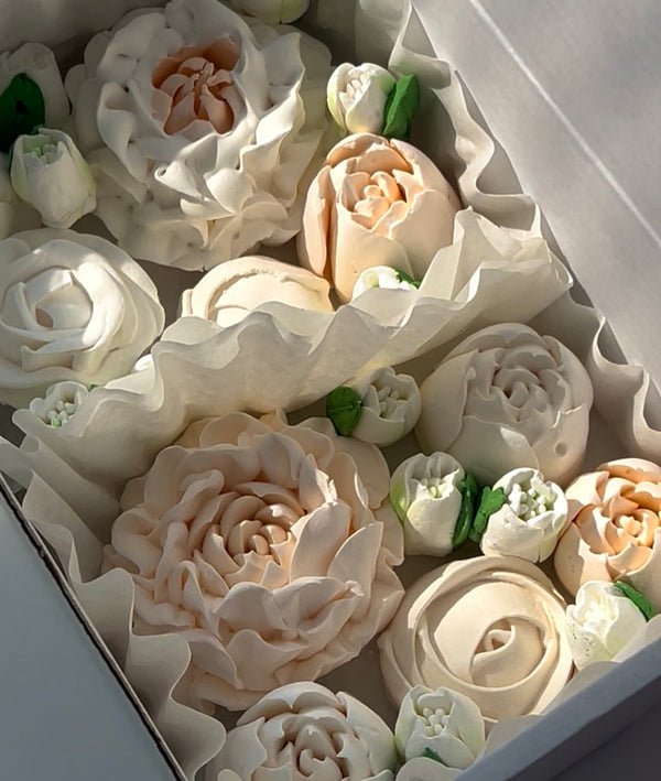 22 cream flowers set