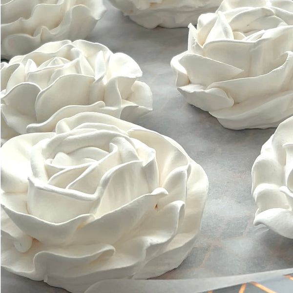 wedding cake decorations white edible flowers
