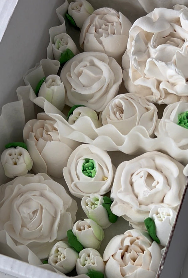 22 white flowers set