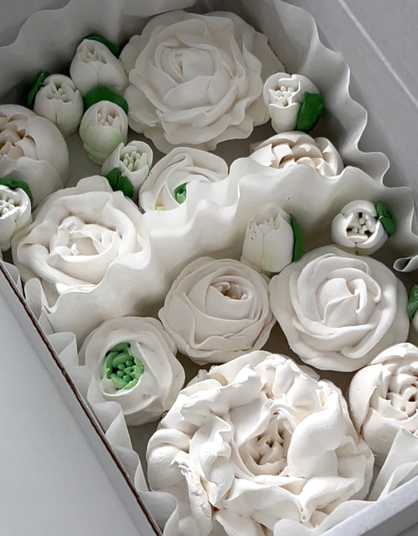 22 white flowers set