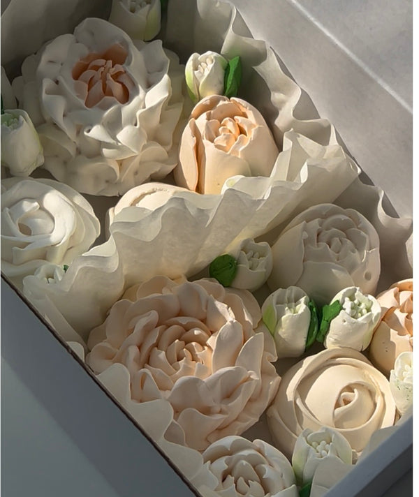 22 cream flowers set