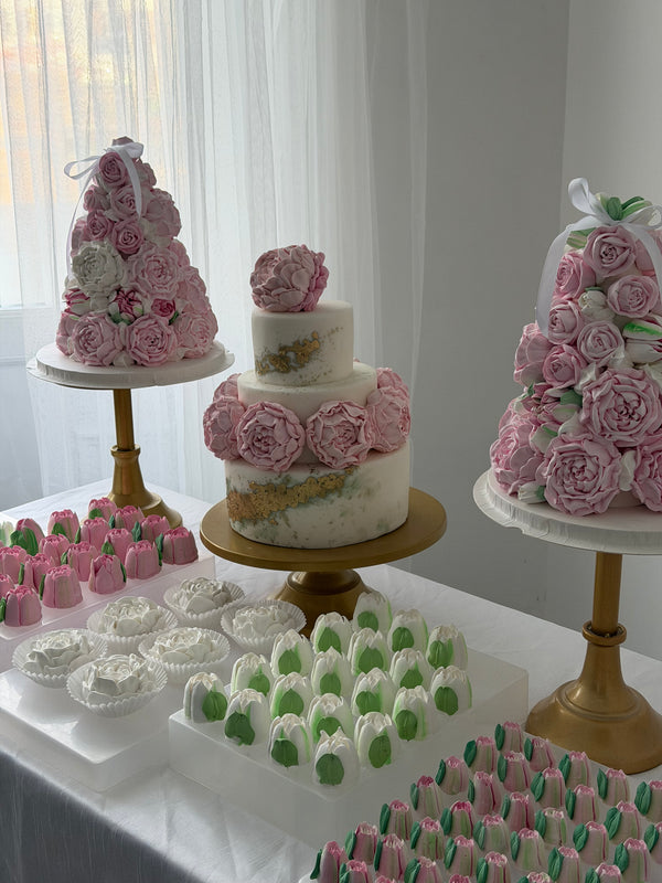 Sweet marshmallow table with Cake