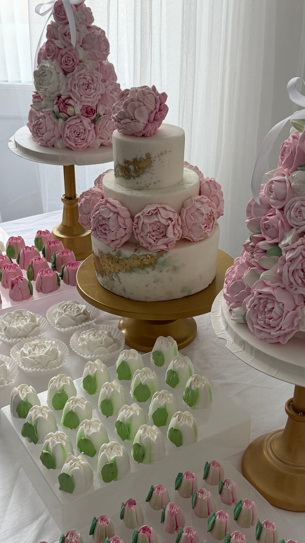 Sweet marshmallow table with Cake