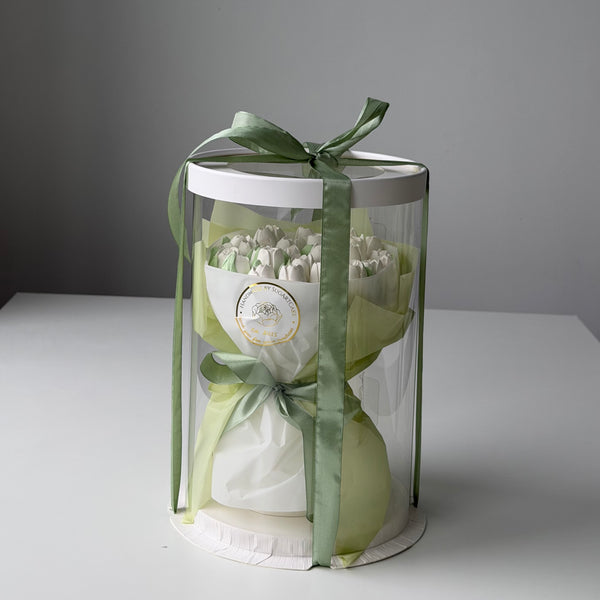 White tulips Delicate_bouquet