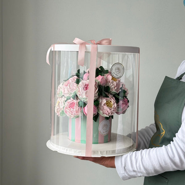 marshmallow flower cake in a round transparent box with pink ribbon